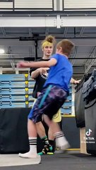 Il apprend à son élève à faire un backflip en 1 heure !