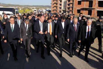 Bakanlar Soylu ve Kurum, İzmir'deki TOKİ konutlarında incelemede bulundu