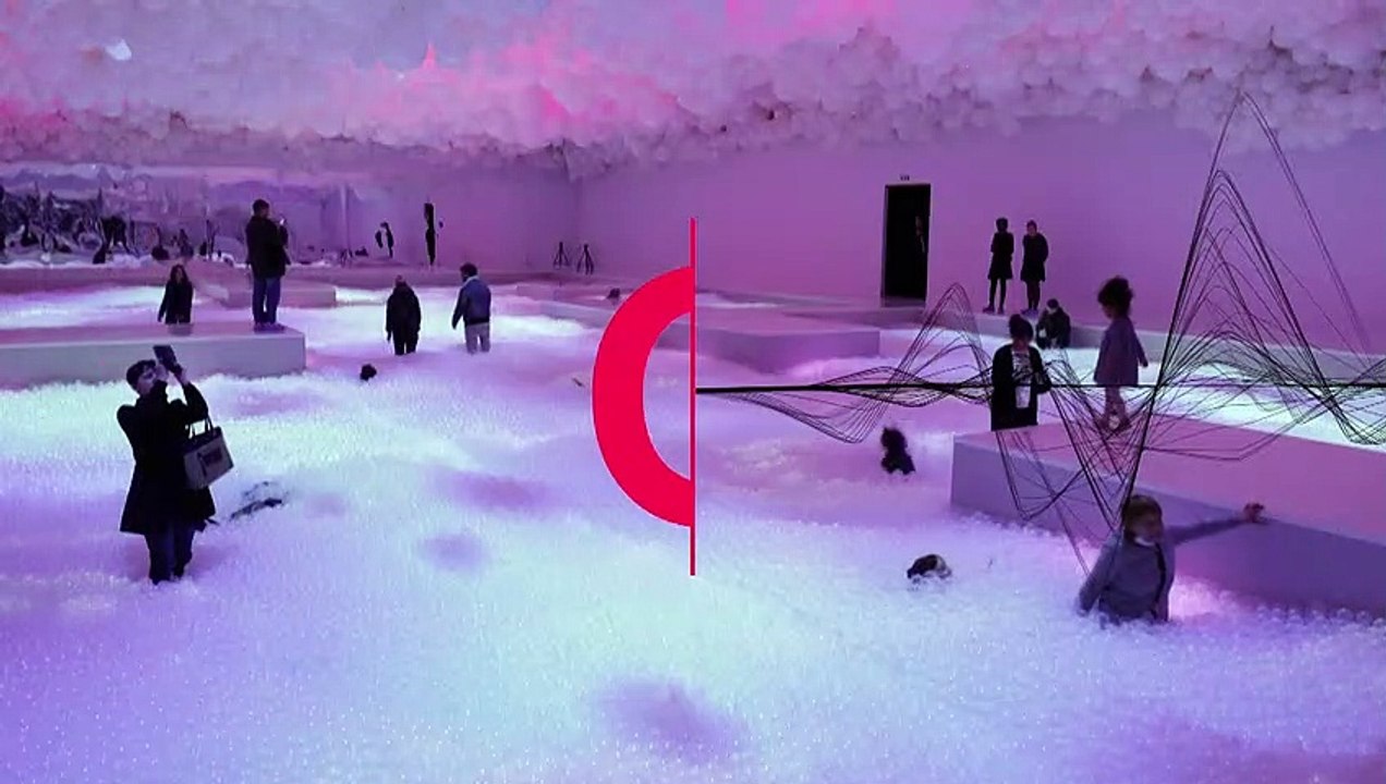 Arte insuflável em exposição em Paris
