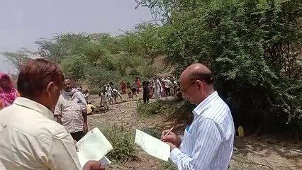 साइट पर श्रमिकों से की बातचीत, स्कूल में विद्यार्थियों का किया आकलन