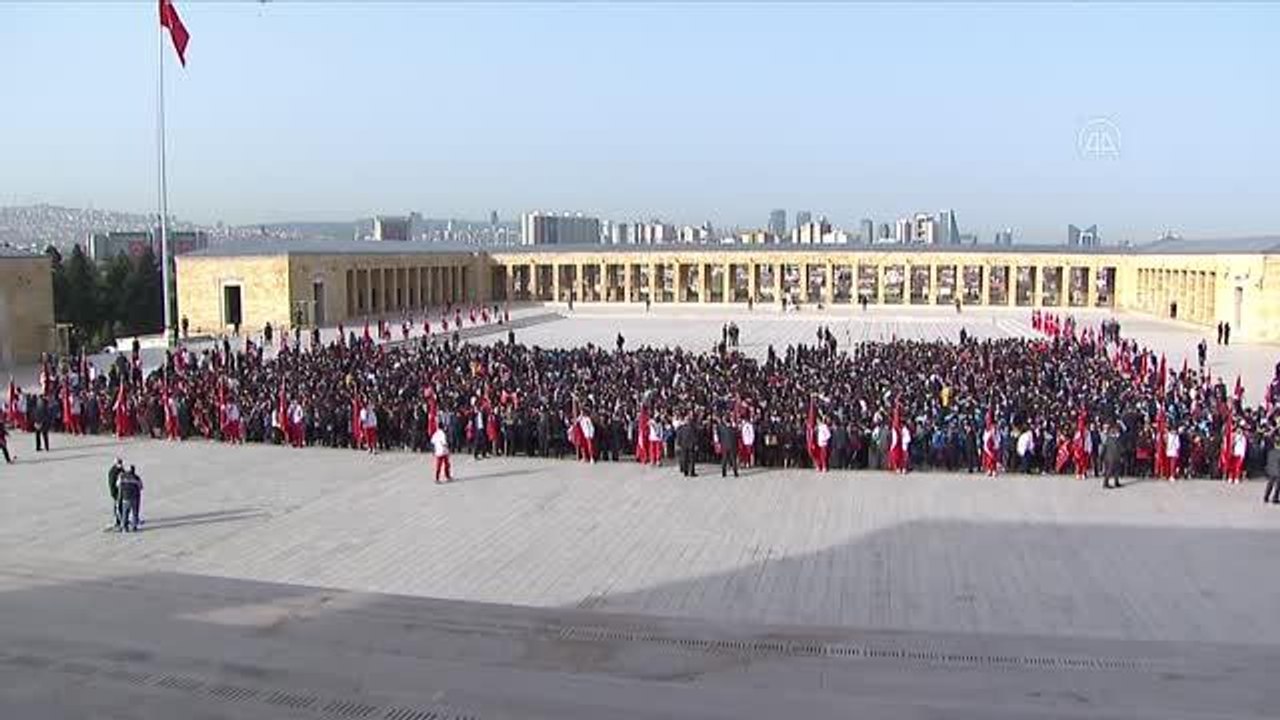 Milli Eğitim Bakanı Özer, 23 Nisan Ulusal Egemenlik ve Çocuk Bayramı dolayısıyla Anıtkabir'i ziyaret etti