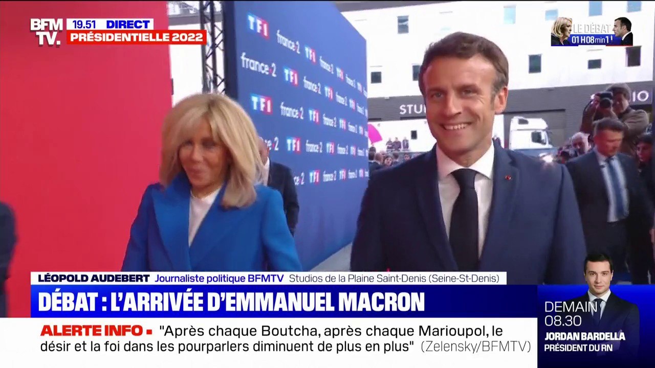 Emmanuel Macron arrive à son tour dans le studi...
