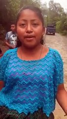 Niña guatemalteca habla 8 idiomas para vender dulces a turistas e impacta las redes