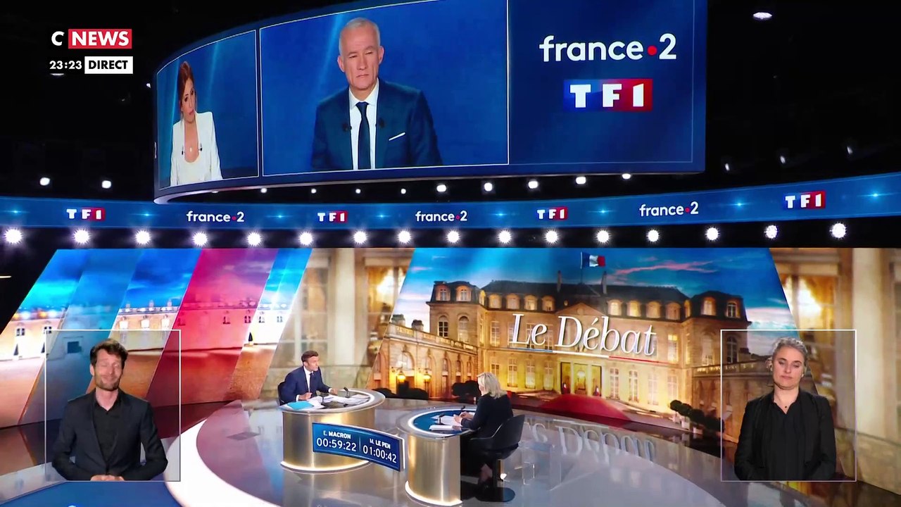 Regardez cet échange sur l'interdiction du voile dans la rue : Emmanuel Macron accuse Marine le Pen de "créer la guerre civile dans les quartiers avec ce projet de loi"