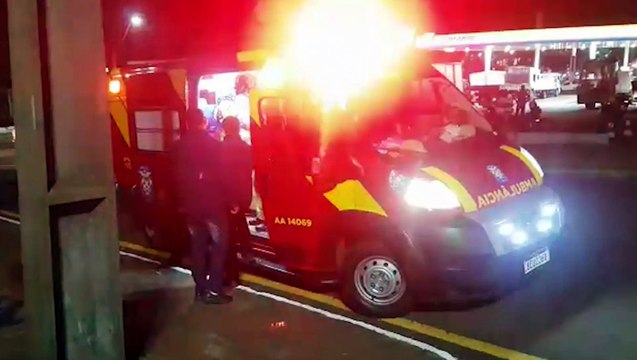 Homem fica ferido após colisão entre carro e moto no Bairro Pacaembu