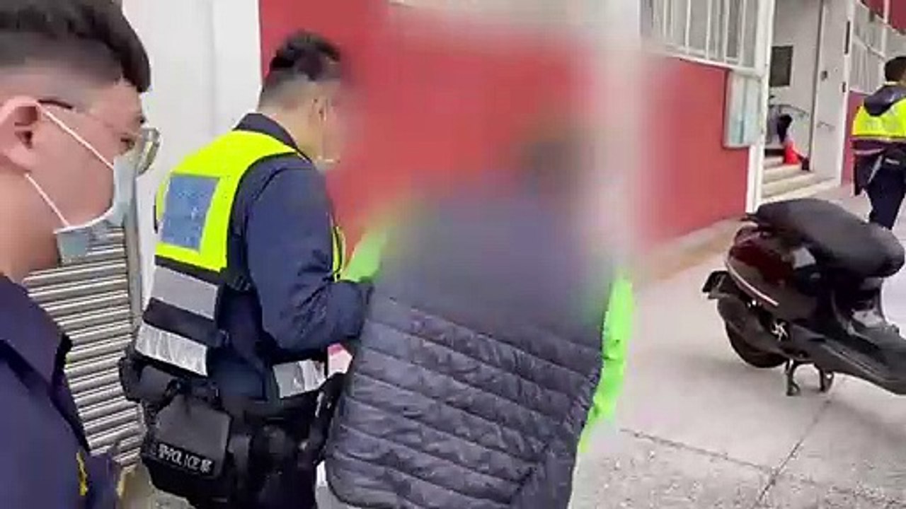 毒蟲疑吸安發昏在家燒紙  冒濃煙引警消上門逮人