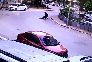 Son dakika haberleri! Kapkaççı dehşeti kamerada