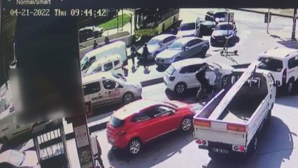 Kağıthane'de İETT otobüsü 6 araca çarptı-2