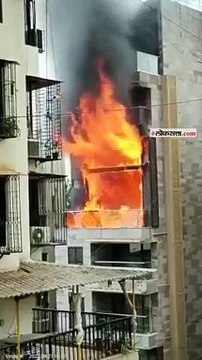 मुंबईच्या खार भागात नोडल विला इमारतीच्या चौथ्या मजल्याला भीषण आग