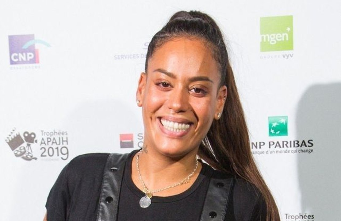 Amel Bent fraîchement maman : elle affiche déjà une silhouette parfaite pour son retour dans "The Voice"