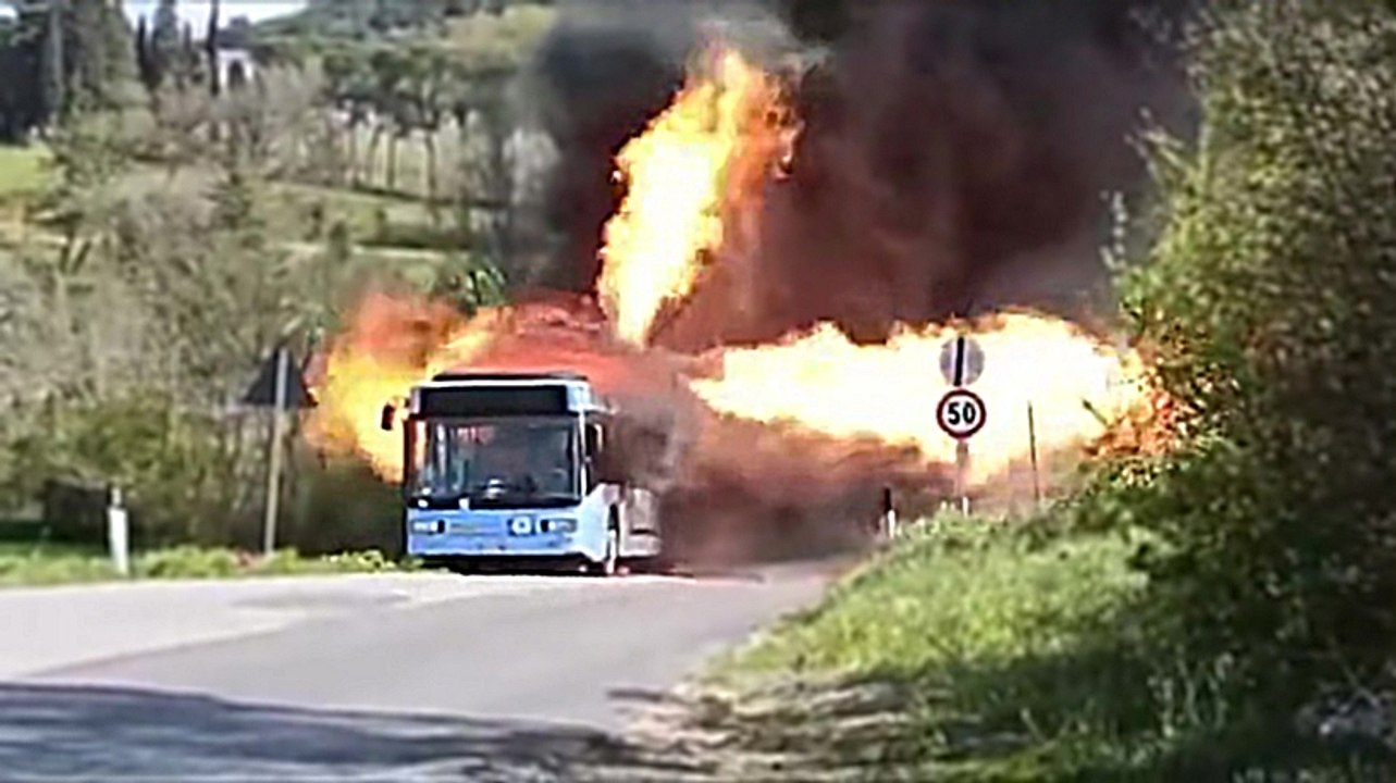 Un bus au gaz se transforme en lance-flammes