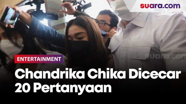 Tinggalkan Polres atas Kasus Pengeroyokan Putra Siregar, Chandrika Chika Dirangkul Pria