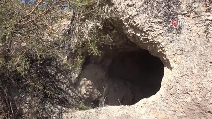 Descargar video: Elazığ'da Urartular döneminden kalma kaya mezarlarının turizme kazandırılması bekleniyor