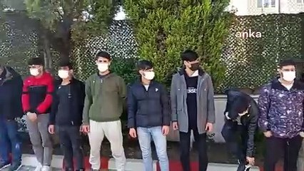 Kontrol için durdurulan minibüsten 28 Afgan uyruklu göçmen çıktı