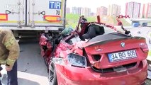 Başakşehir'de otomobil TIR'a çarptı; 1 ölü