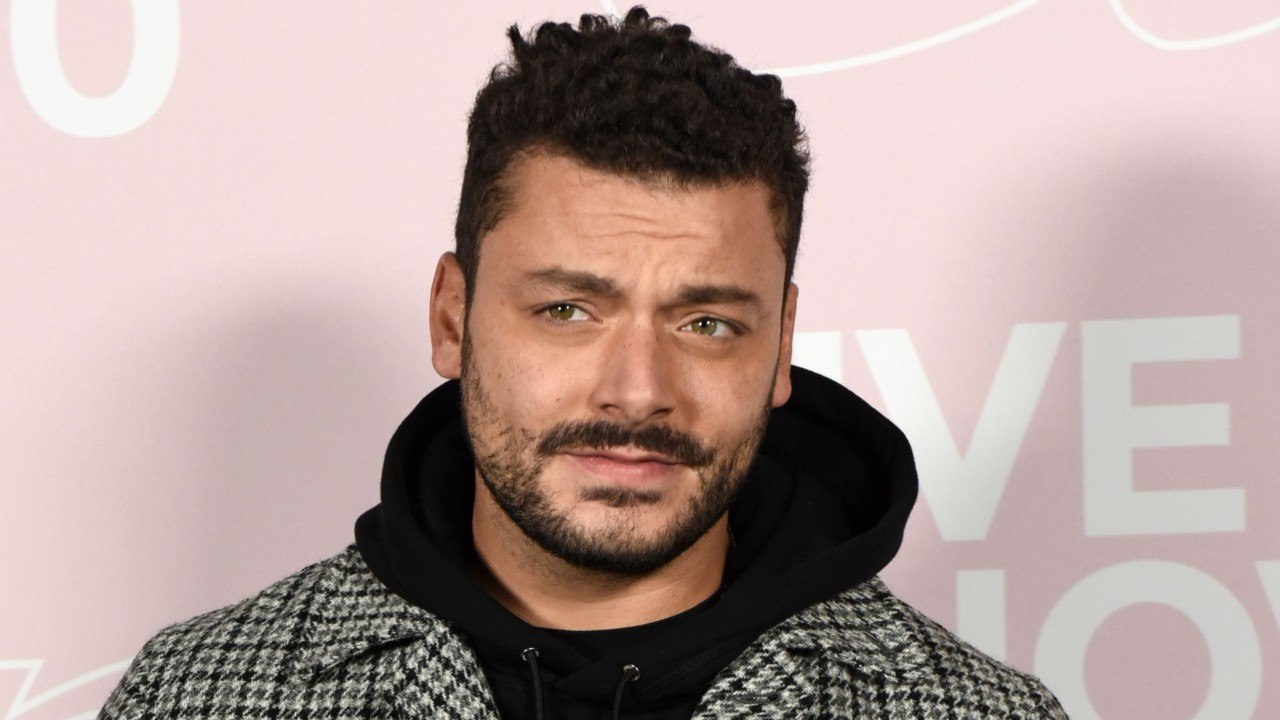 GALA VIDEO -“Saloperie de cancer” : Kev Adams en deuil, il pleure la mort de Marianne Garcia
