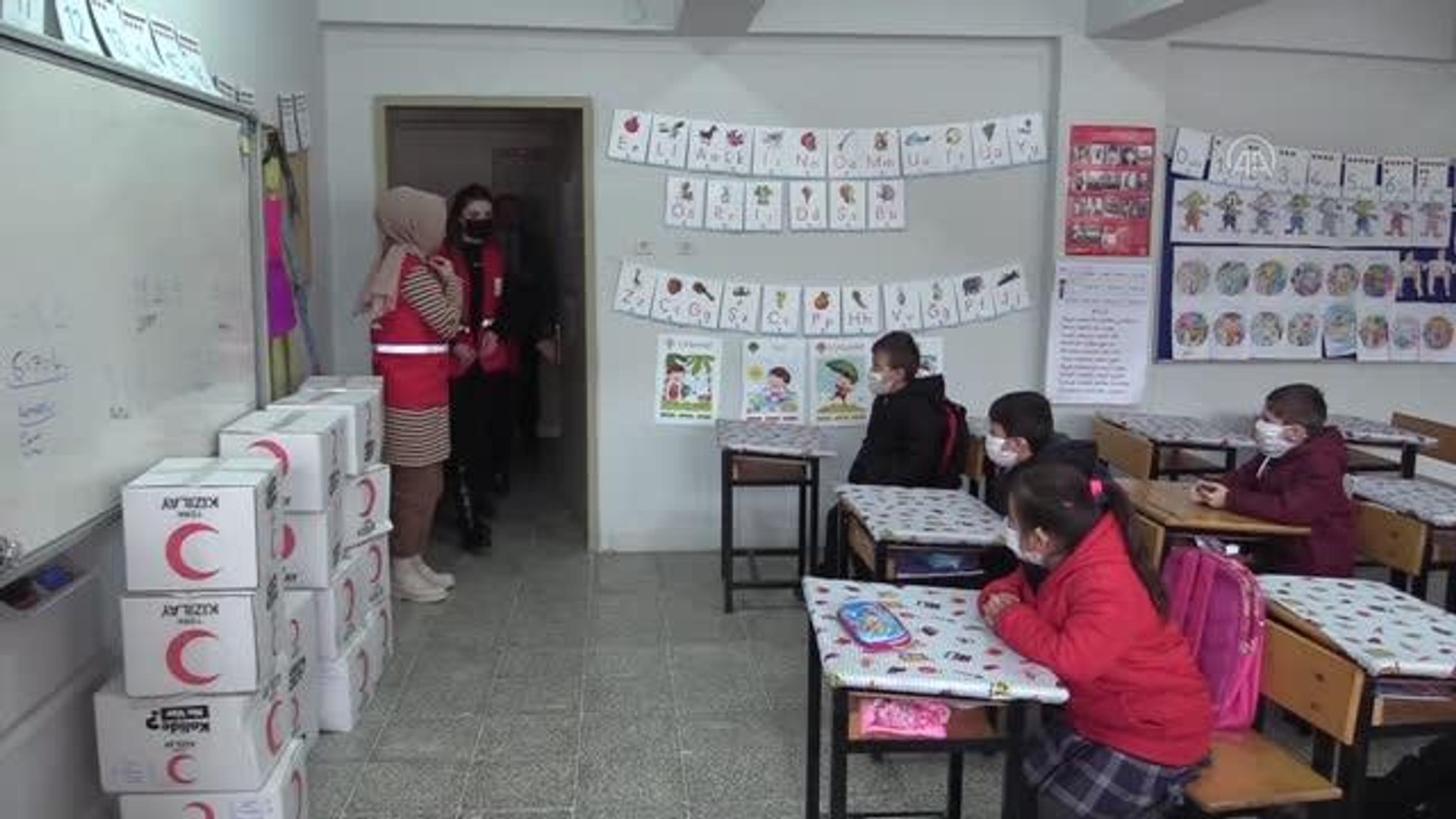 KASTAMONU - Türk Kızılaydan köy okullarına kıyafet ve kırtasiye yardımı -  Dailymotion Video