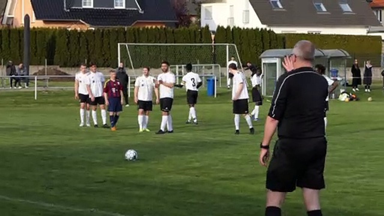 Elfmeter-Tor von Stefan Hiller für die SG Lenglern/Harste gegen die SVG II