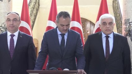 Bakan Özer, valilik ziyaretinin ardından açıklamalarda bulundu