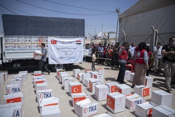 TİKA, Duhok'ta Mamraşan Mülteci Kampı'ndaki Ezidilere 900 gıda kolisi dağıttı