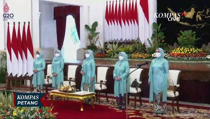 Descargar video: Peringatan Hari Kartini, Ibu Negara Iriana Berikan Penghargaan pada 514 Perempuan