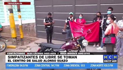 Colectivos de LIBRE realizan plantón en centro de salud “Alonso Suazo”