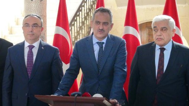 Milli Eğitim Bakanı Özer, ziyaretlerde bulundu