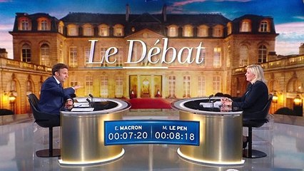 Présidentielle en France: débat dense et musclé entre Macron et Le Pen