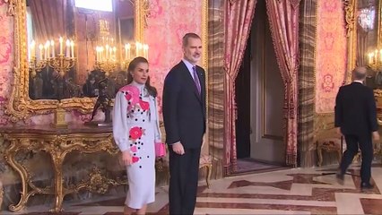 Los Reyes retoman el almuerzo previo al Cervantes y rinden homenaje a Peri Rossi