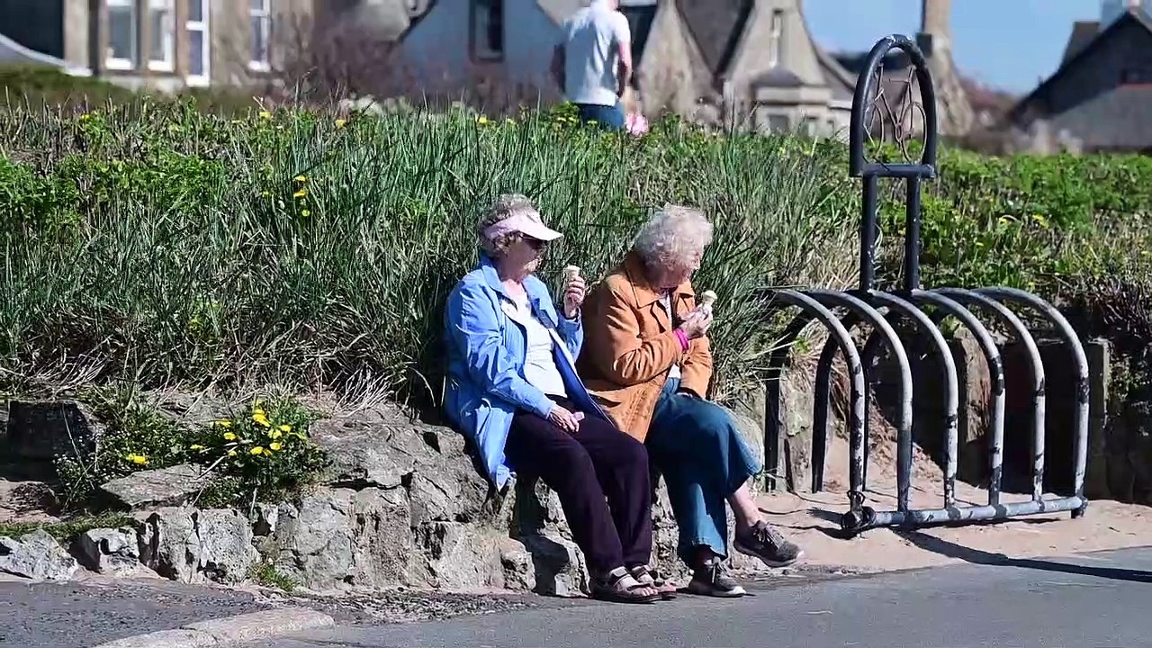 Dry and fine weather continues at Troon's South Beach