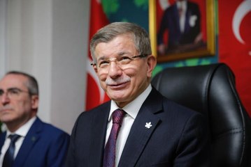 Davutoğlu, Eskişehir'de gazetecilerle bir araya geldi
