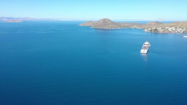 Bodrum'da deniz dibi ve kıyı temizliği yapıldı