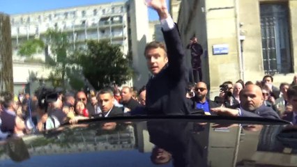 Bain de foule de Macron à Saint-Denis