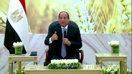 الرئيس السيسي يجتمع بصحفيين وإعلاميين على هامش جولته التفقدية لمنطقة توشكى