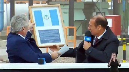 omar le regala un ajuar a alberto y el viento lo volo.mp4