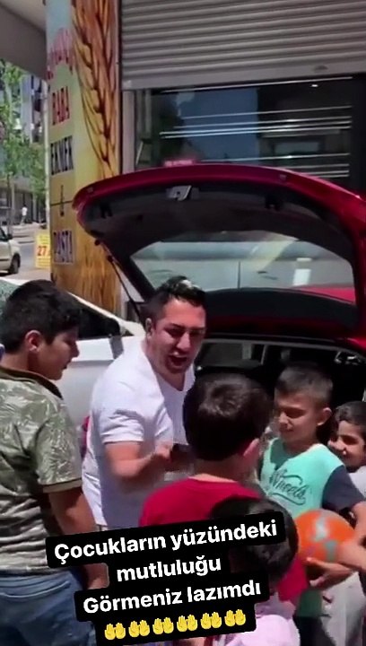 Murat Övüç, "Cehenneme gideceksin" diyen takipçisine küfürler yağdırdı!