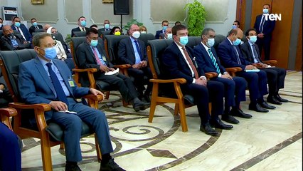 السيسي: البنية الأساسية للدولة المصرية كانت شديدة التواضع.. كنتم هتستحملوا ميبقاش فيه طاقة وكهربا؟