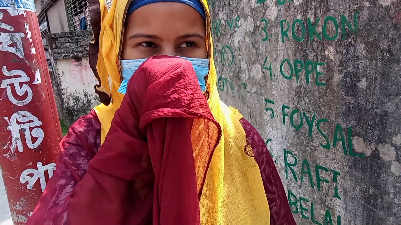 স্বামী প্রবাসে থাকে কিন্তু ব উ কিস্তি ম্যানেজারের রুমে টাকার জন্য কি করে।