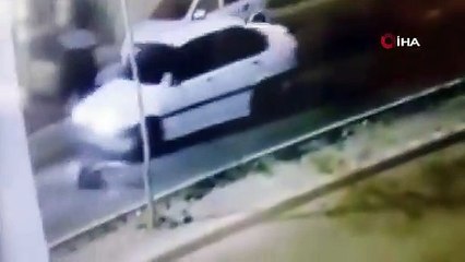 Bir başıboş köpek saldırısı daha: Çocuğu araba çarptı!