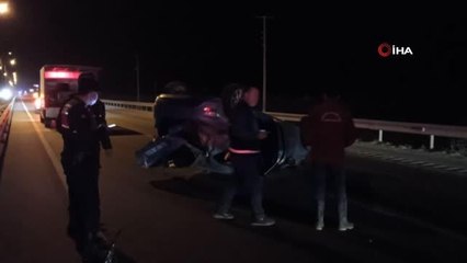 Köpeğe çarpmamak için manevra yapan otomobil takla attı: 1'i ağır 2 yaralı