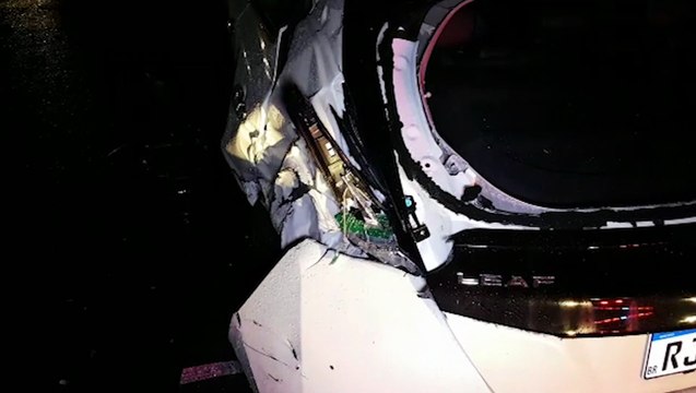 Carro e ônibus se envolvem em colisão traseira na rodovia BR-277