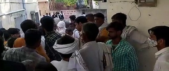 झोलाछाप का दंश: सुई लगते ही हुई बच्चे की मौत, शव लेकर परिजनों ने किया प्रदर्शन