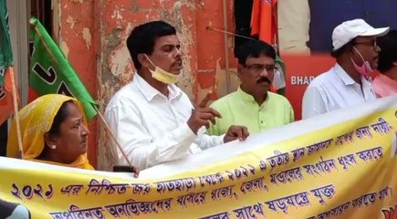 বিজেপির রাজ্য দপ্তরের সামনে প্রকাশ্যে এল গোষ্ঠীদ্বন্দ্ব |Oneindia Bengali