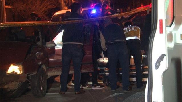 Karısını kurşun yağmuruna tutup arkasına bakmadan kaçtı, yakalanacağını anlayınca kendi kafasına sıktı