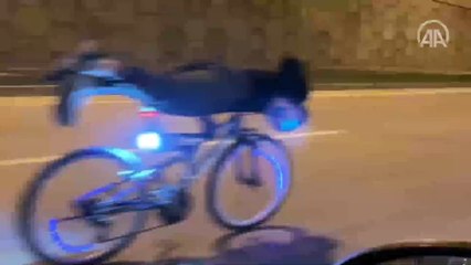 Gaziantep'te bisikletlilerin tehlikeli yolculuğu kameraya yansıdı