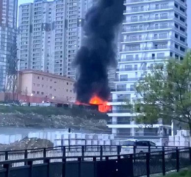 Esenyut'ta geri dönüşüm alanında korkutan yangın