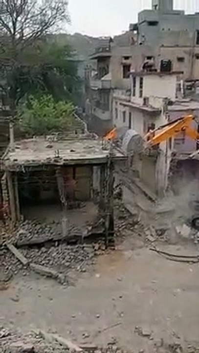 Video: राजस्थान में यहां बुलडोजर की कार्रवाई, 1...