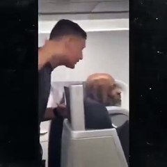 Efsane boksör Mike Tyson uçakta yolcu yumrukladı