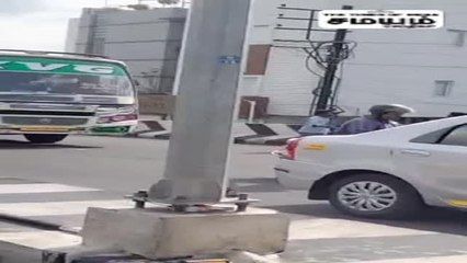 நடுரோட்டில் இளைஞரை வெட்ட அரிவாளுடன் ஓடும் நபர்; வைரல் வீடியோ!