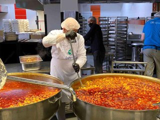 Beykoz'da iftariyelikler Beykozluların kapısına kadar ulaştırılıyor